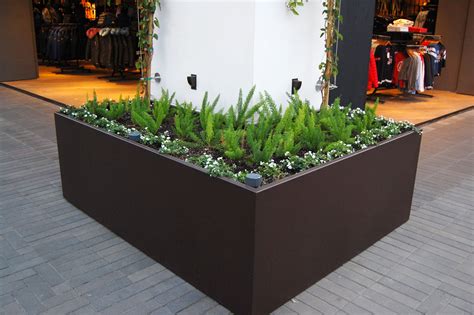 outdoor commercial planter boxes